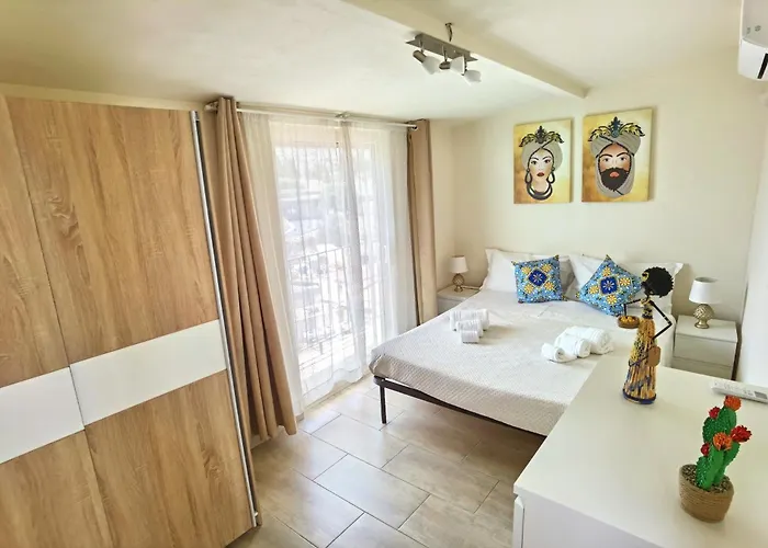 Luxury Sisters House 